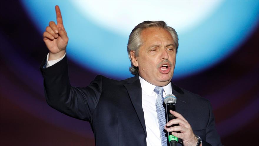 El presidente de Argentina, Alberto Fernández, habla en la Plaza de Mayo en Buenos Aires, la capital, 10 de diciembre de 2019. (Foto: AFP)