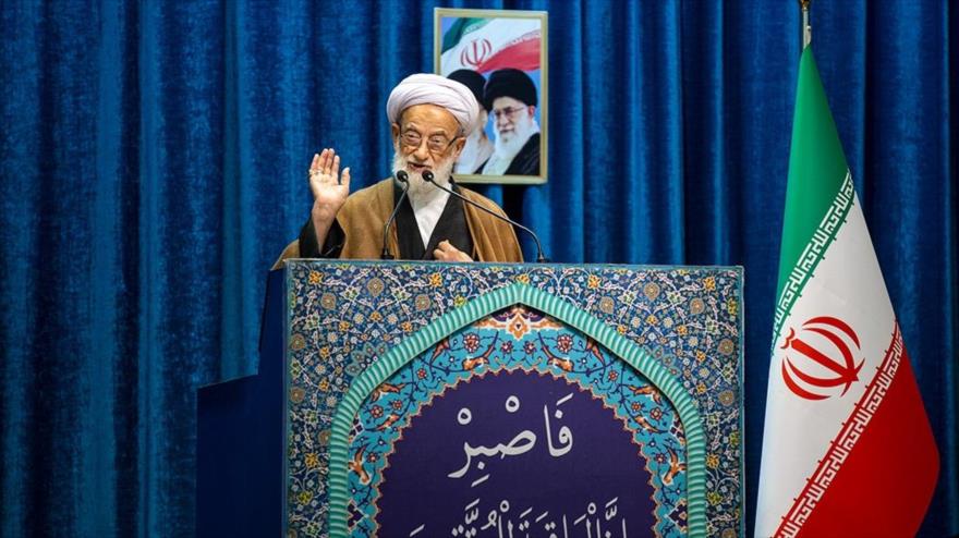 El ayatolá Mohamad Emami Kashani ofrece su sermón de este viernes en Teherán, capital de Irán, 20 de diciembre de 2019. (Foto: Fars)