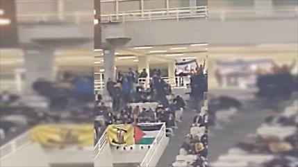 Hinchas griegos queman bandera de Israel en partido de baloncesto
