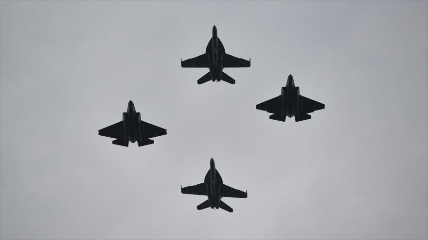 Dos cazas F-35 y dos aviones F-18 de EE.UU. durante un evento en Washington DC., 4 de julio de 2019. (Foto: AFP)