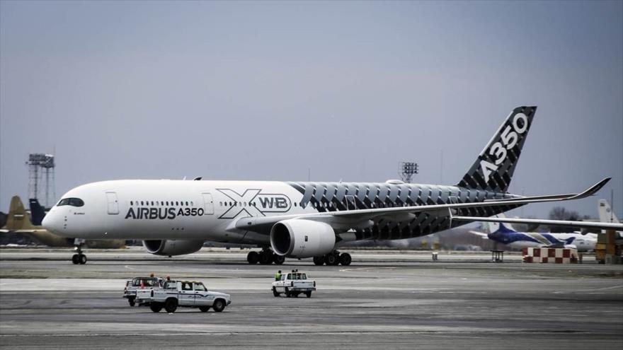 Un avión Airbus A350 en el aeropuerto Mehrabad de Teherán, 20 de febrero de 2016.