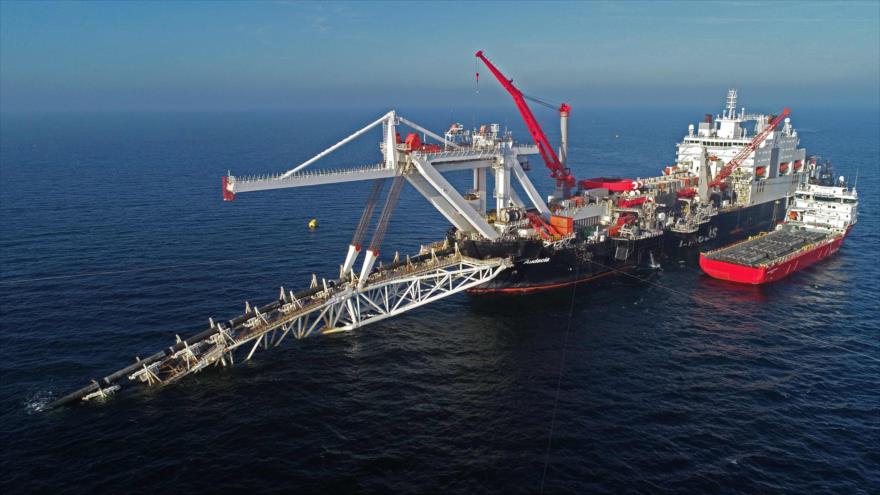 Partes del gasoducto Nord Stream 2 en el mar Báltico, frente a la costa de la isla de Ruegen, Alemania, 15 de noviembre de 2018. (Foto: AFP)