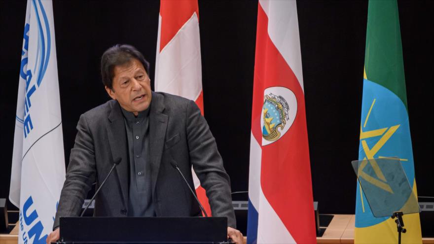 El primer ministro de Paquistán, Imran Jan, pronuncia un discurso en la ciudad suiza de Ginebra, 17 de diciembre de 2019. (Foto: AFP)