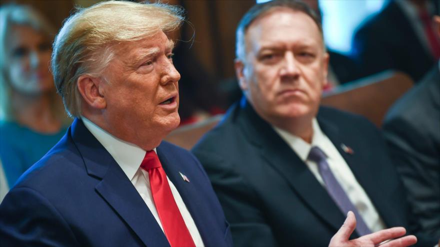 Donald Trump (izda.), presidente de EE.UU., y su secretario de Estado, Mike Pompeo, en la Casa Blanca, 21 de octubre de 2019. (Foto: AFP)