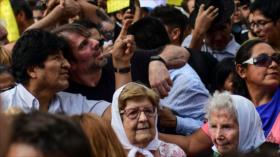 Morales se une a marcha de Madres de Plaza de Mayo en Argentina
