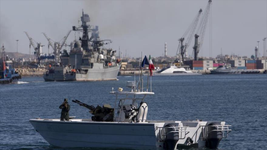 Una lancha de las fuerzas iraníes en el puerto de Chabahar, en el marco de los ejercicios navales de Irán, Rusia y China, 27 de diciembre de 2019. (Foto: Mehrnews)