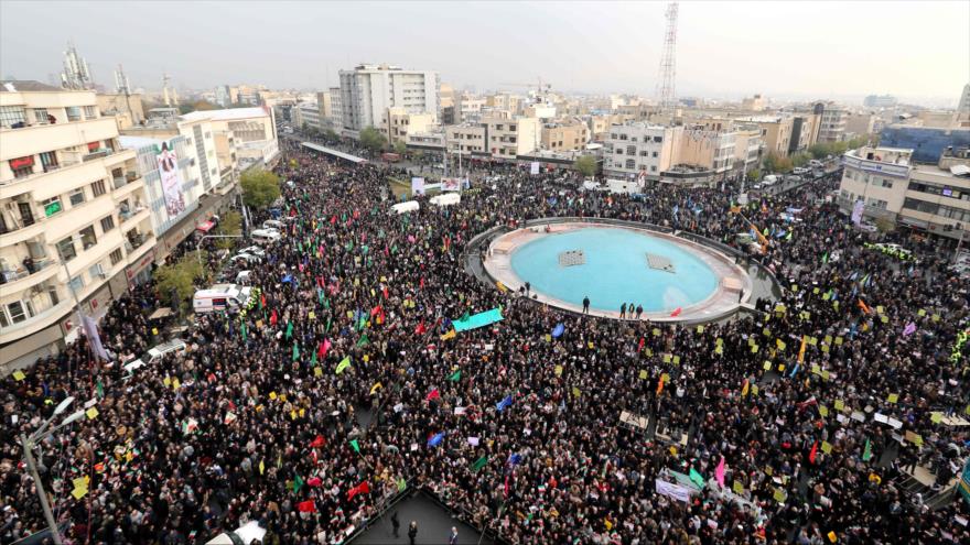 Iraníes salen a las calles para condenar los disturbios, Teherán, la capital, 25 de noviembre de 2019. (Foto: AFP)