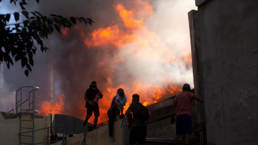 Los dedos acusadores apuntan a Carabineros chilenos por incendios