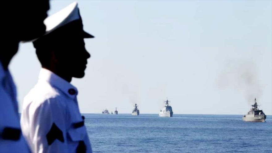 Desfile de naves en el último día de las maniobras conjuntas de Irán, China y Rusia en el mar de Omán, 29 de diciembre de 2019. (Foto: AFP)