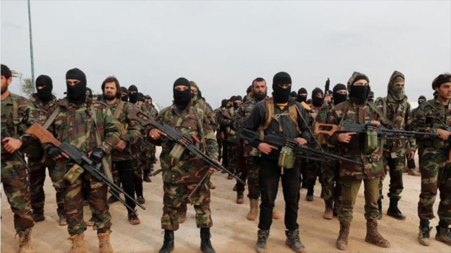 Combatientes del llamado Ejército Libre Sirio (ELS) respaldados por Turquía, en un campo de entrenamiento en Azaz, 21 de enero de 2018.