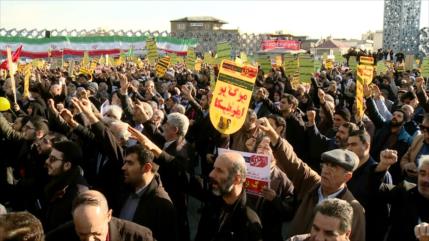 Iraníes marchan masivamente en apoyo a la Revolución Islámica