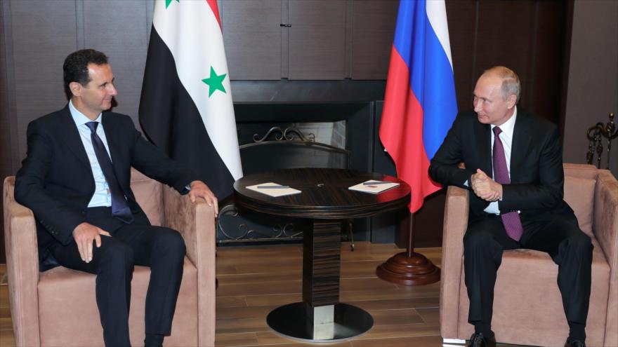 El presidente sirio, Bashar al-Asad, y su par ruso, Vladimir Putin, en Sochi, Rusia, 17 de mayo de 2018. (Foto: AFP)