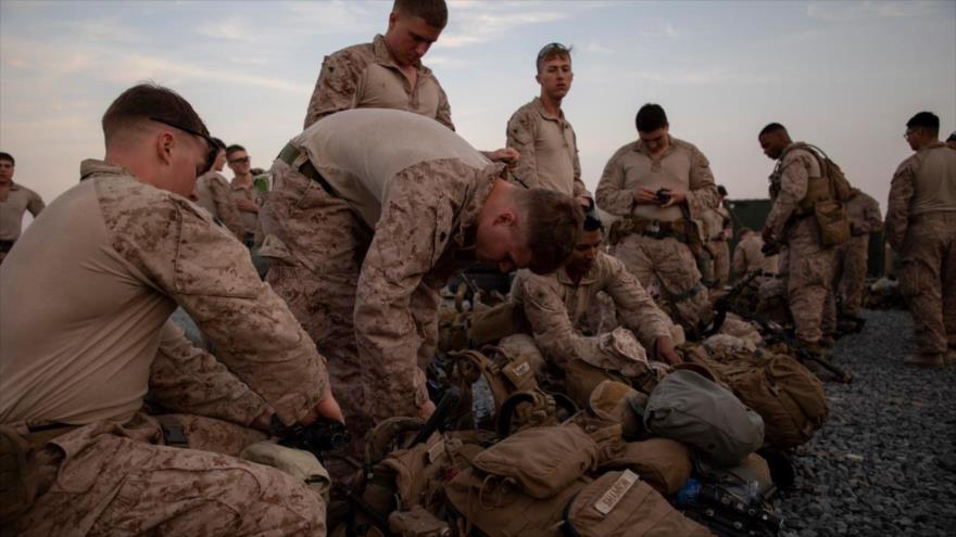 Vídeo: Soldados de EEUU cargan sus armas de camino a Irak