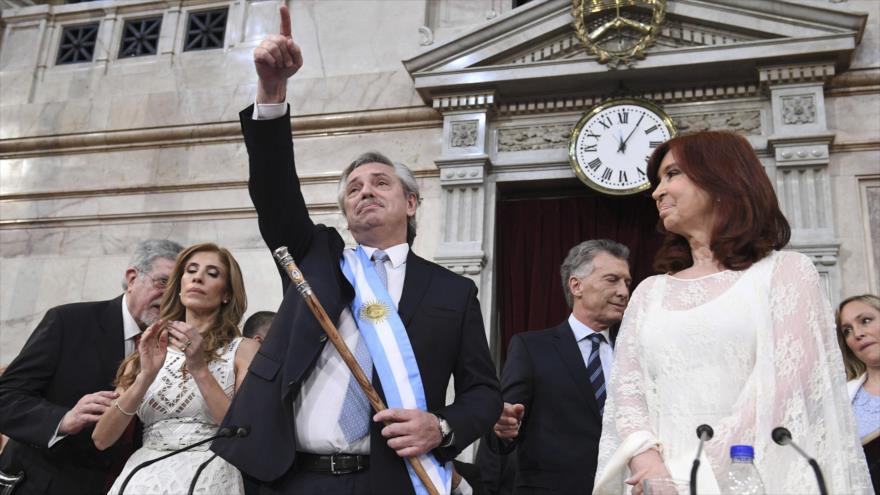 El presidente argentino, Alberto Fernández, y la exmandataria Cristina Fernández de Kirchner, durante una ceremonia en Buenos Aires, 10 de diciembre de 2019.
