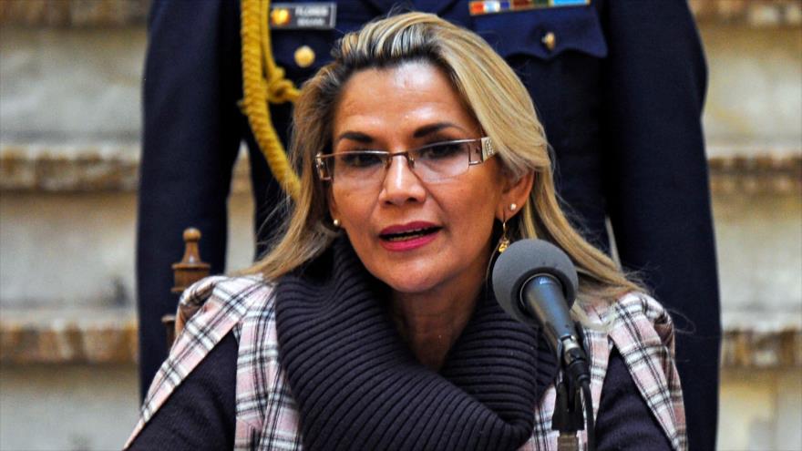 La presidenta del gobierno de facto boliviano, Jeanine Áñez, habla en La Paz, capital administrativa, 20 de noviembre de 2019. (Foto: AFP)