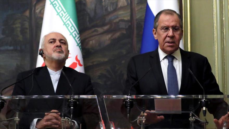 Los cancilleres de Irán y Rusia, Mohamed Yavad Zarif (izda.) y Serguéi Lavrov, respectivamente.
