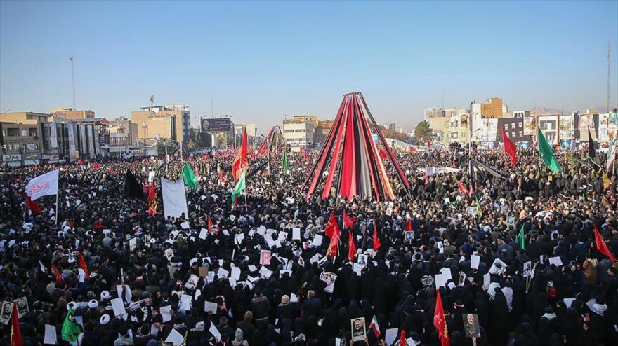 Masivo acto de homenaje a Soleimani en Kerman, su ciudad natal