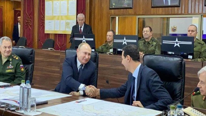 El presidente ruso, Vladimir Putin (izq.), y su par sirio, Bashar al-Asad, Damasco, 7 de enero de 2020. (Foto: SANA)