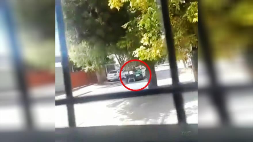 Vídeo: Un manifestante es atropellado por Carabineros en Chile