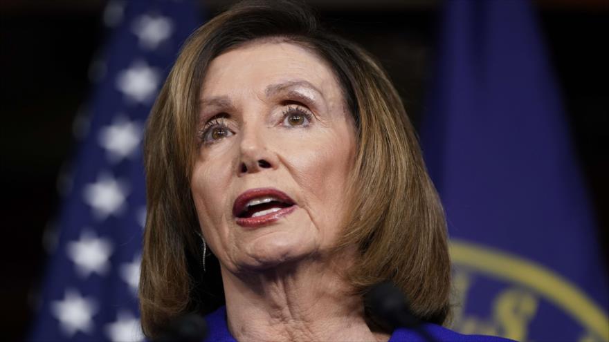 La presidenta de la Cámara de Representantes de EE.UU., Nancy Pelosi, habla con la prensa en Washington, 9 de enero de 2020. (Foto: AFP)
