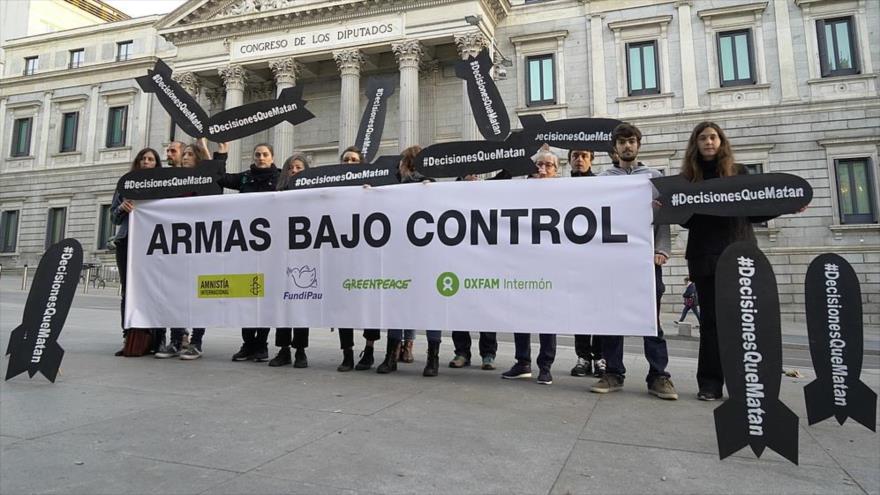 Protesta frente al Congreso contra la venta de armas, Madrid, España, 24 de octubre de 2018. 