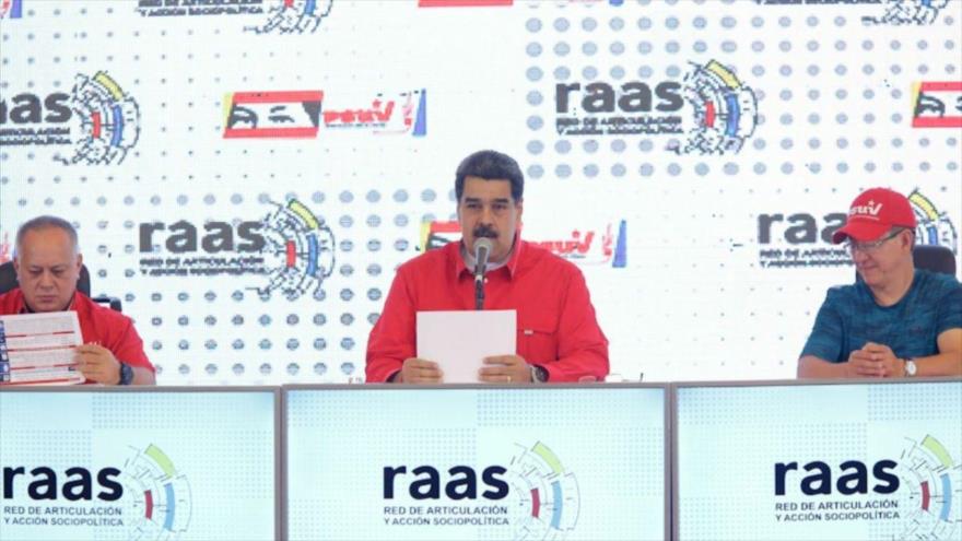 El presidente de Venezuela, Nicolás Maduro, (c) en un acto en el estado de La Guaira, 10 de enero de 2020.