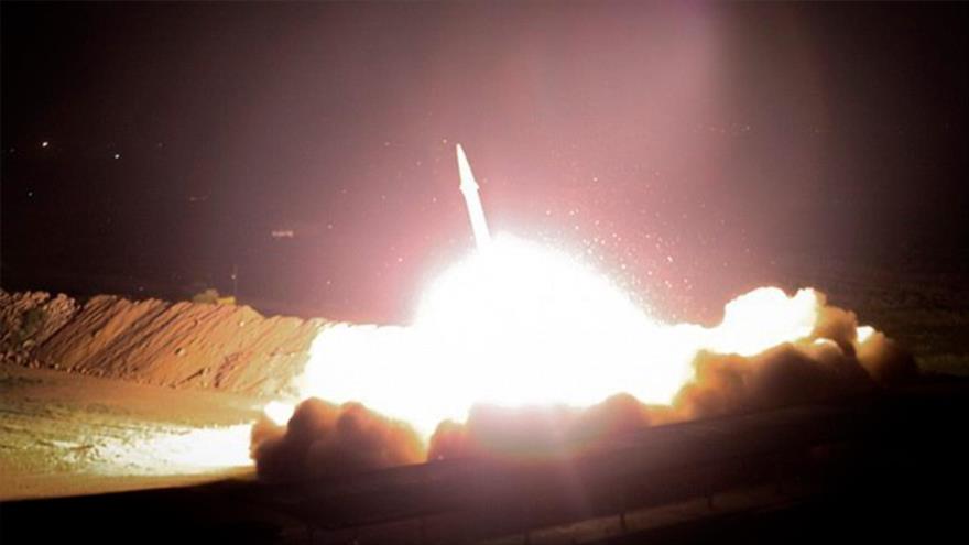 Un misil lanzado por el Cuerpo de Guardianes de la Revolución Islámica (CGRI) contra una base de EE.UU. en Irak, 7 de enero de 2020. (Foto: Mashregh)

