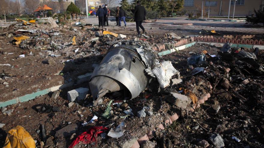 Restos del Boeing ucraniano estrellado cerca del aeropuerto Imam Jomeini, en Teherán (capital iraní), 8 de enero de 2020. (Foto: AFP)