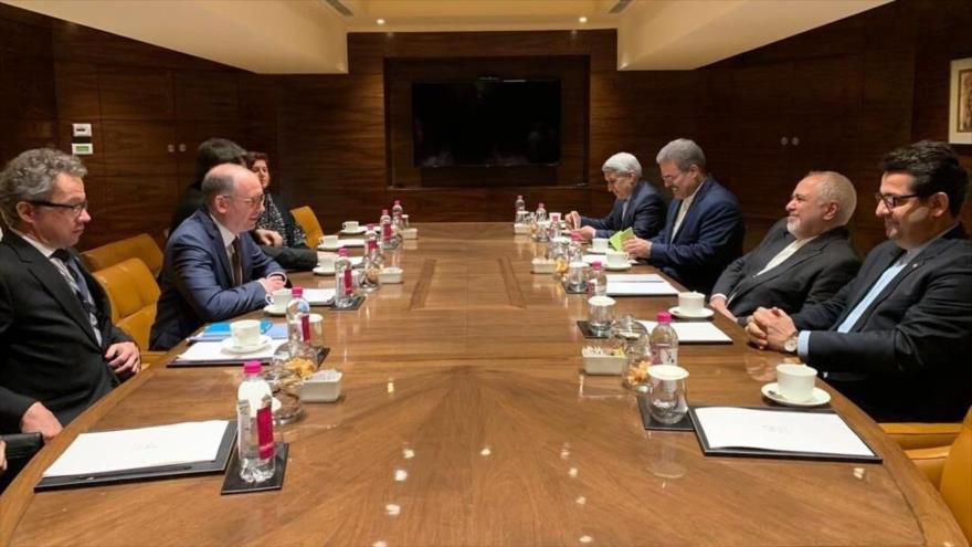 Zarif critica el “error estratégico” de europeos en pacto nuclear