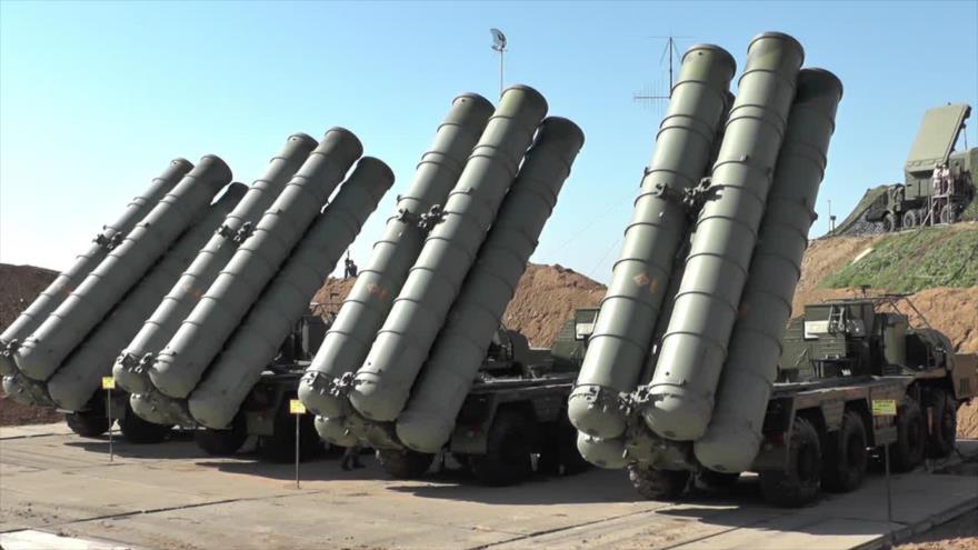 Sistemas antiaéreos S-400 de fabricación rusa.