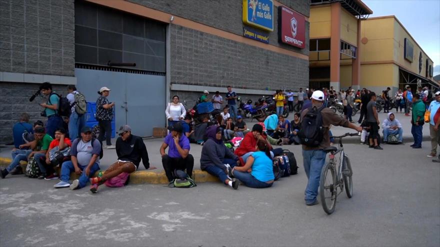 Miles de hondureños salen en nueva caravana hacia EEUU