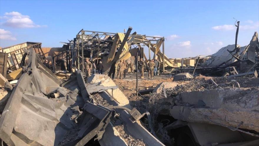 Destrozos causados por el impacto de misiles iraníes en la base Ain Al-Asad en Al-Anbar, Irak, ocupada por las tropas de EE.UU.
