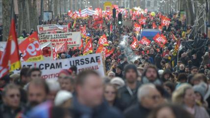 Continúan huelgas y manifestaciones en las ciudades de Francia