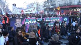 Franceses se manifiestan contra reforma de las pensiones