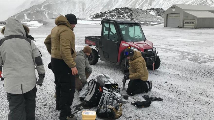 Miembros del 435.° Escuadrón de Respuesta a Contingencias de las Fuerza Aérea de EE.UU. en el aeródromo Jan Mayen, Noruega, 19 de noviembre de 2019.