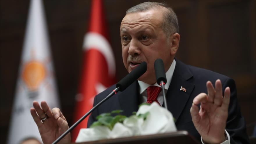 El presidente turco, Recep Tayyip Erdogan, habla en un evento de su partido AKP en Ankara (la capital), 26 de julio de 2019. (Foto: AFP)
