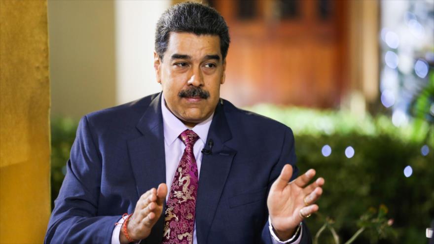 Presidente venezolano, Nicolás Maduro, en una entrevista con el periodista español Ignacio Ramonet en Caracas, 1 de enero de 2020. (Foto: AFP)