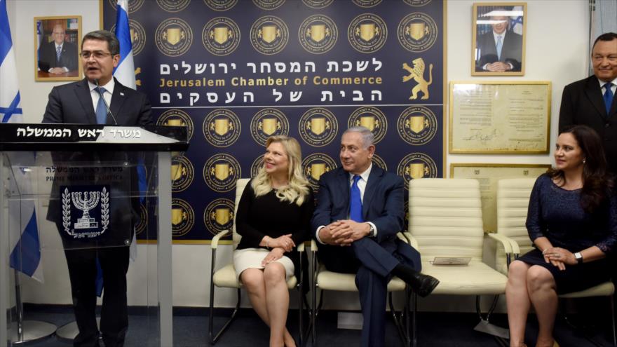 Presidente de Honduras, Juan Orlando Hernánde (dizd.), en la apertura de una oficina comercial hondureña, Al-Quds, 1 de septiembre de 2019. (Foto: AFP)
