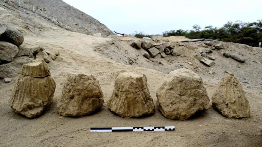 Arqueólogos hallan adobes cónicos de hace cuatro milenios en Perú | HISPANTV