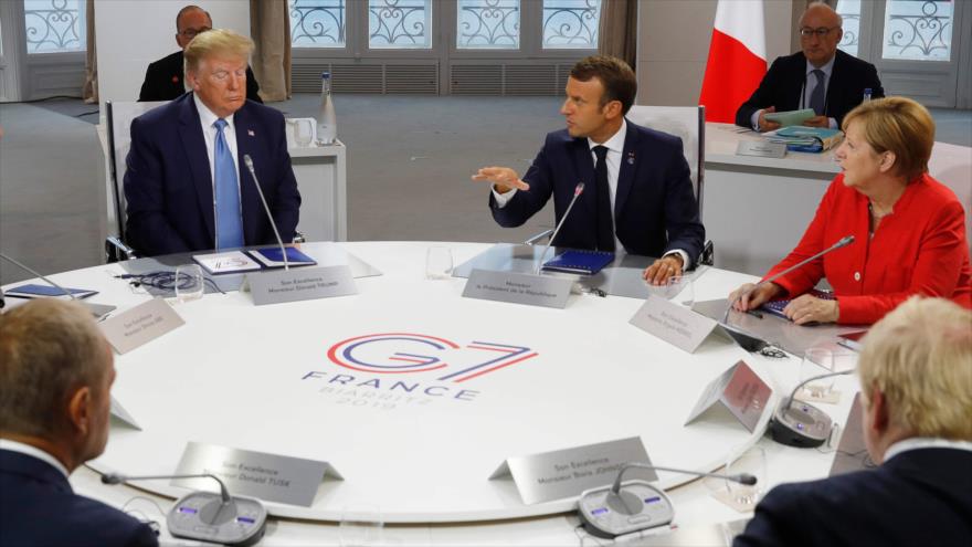 Donald Trump (izda.), presidente de EE.UU., con las autoridades de Francia, Alemania y el Reino Unido en el territorio galo, 25 de agosto de 2019. (Foto: AFP)