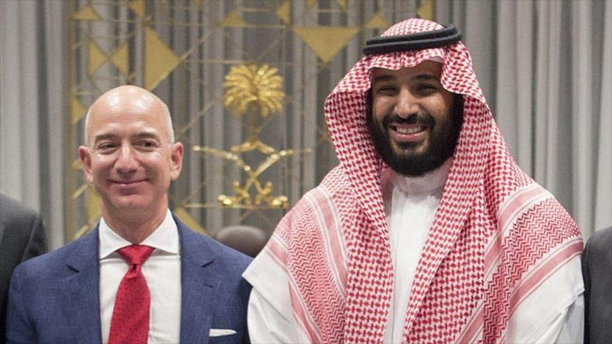 Jeff Bezos, dueño del diario The Washington Post y fundador de la empresa Amazon (izda.), y el príncipe heredero saudí, Muhamad bin Salman.