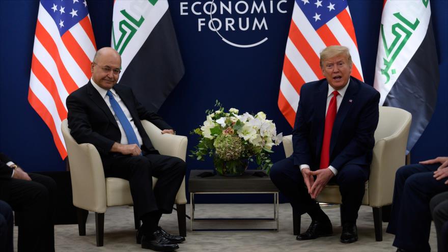 Los presidentes de EE.UU. e Irak, Donald Trump (dcha.) y Barham Salih, respectivamente, se reúnen en Davos, Suiza, 22 de enero de 2020. (Foto: AFP)