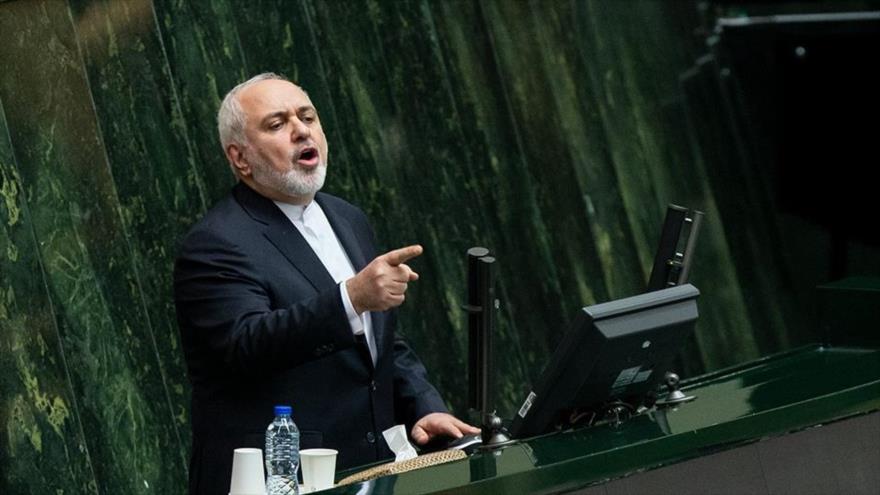 El canciller iraní, Mohamad Yavad Zarif, habla durante una sesión parlamentaria en Teherán, capital, 20 de enero de 2020. (Foto: Fars)