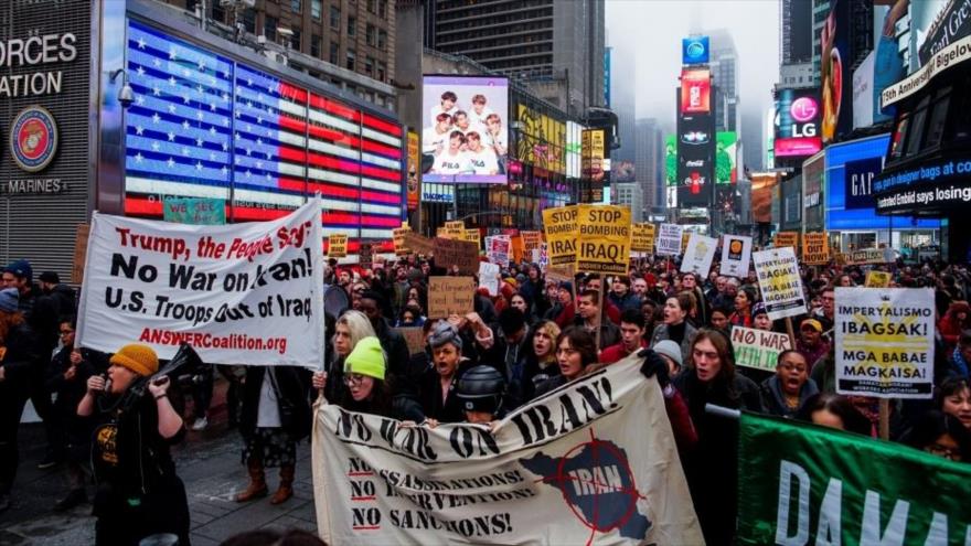 Marchan en Nueva York, este de EE.UU., en protesta por una guerra contra Irán, 4 de enero de 2020. (Foto: Reuters)