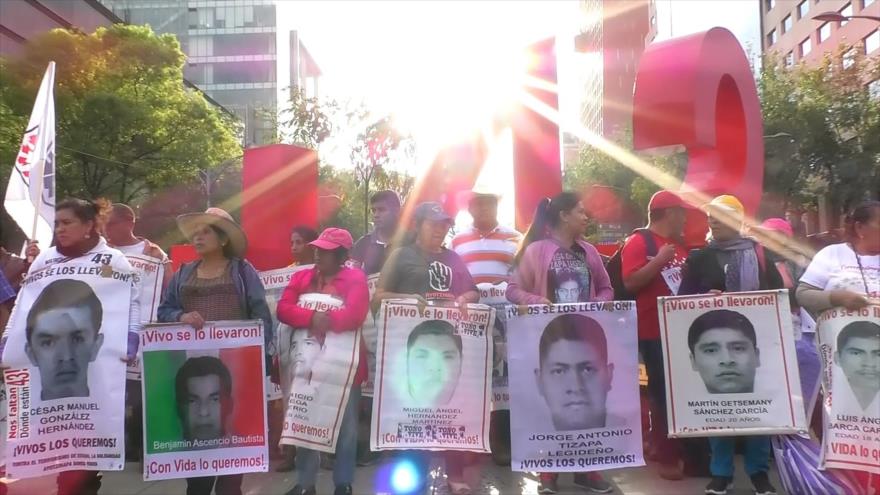 En México, padres de Ayotzinapa reconocen avances de investigación