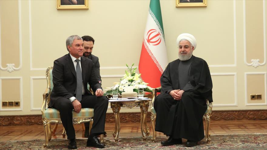 El presidente iraní, Hasan Rohani (dcha.), y el presidente de Duma estatal rusa, Viacheslav Volodin, en Teherán, 27 de enero de 2020. (Foto: President.ir)