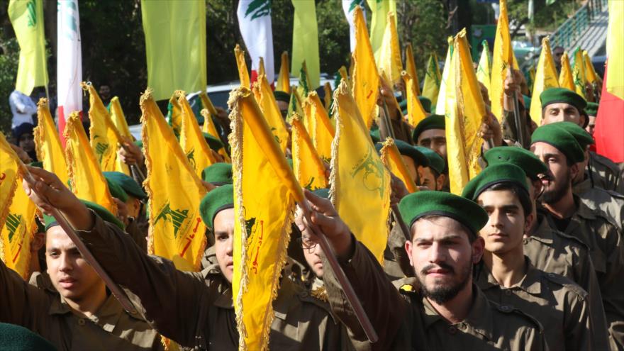 Combatientes del Movimiento de Resistencia Islámica de El Líbano (Hezbolá), en un desfile en el sur del país, noviembre de 2019. (Foto: AFP)