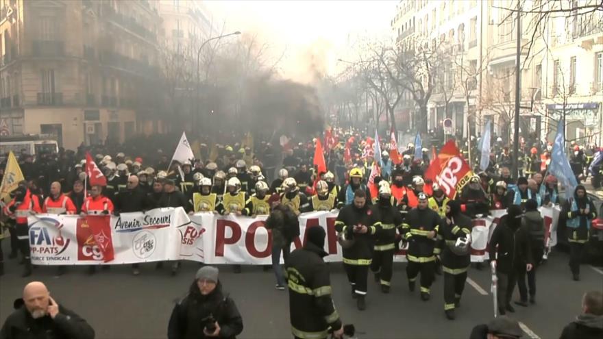 Bomberos franceses piden mejores condiciones de trabajo