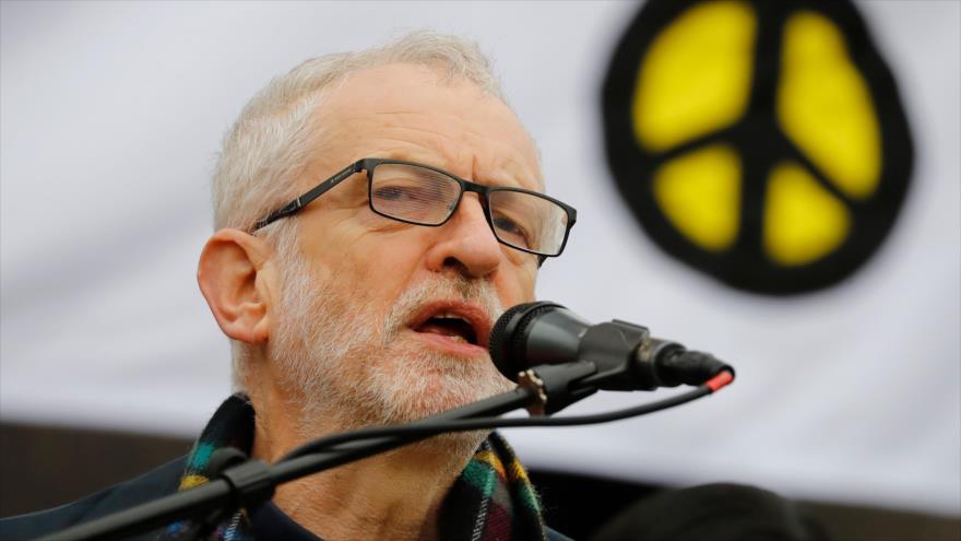 El líder del Partido Laborista (PL) británico, Jeremy Corbyn, habla en una congregación en Trafalgar Square, en el centro de Londres, 11 de enero de 2020. (Foto: AFP)