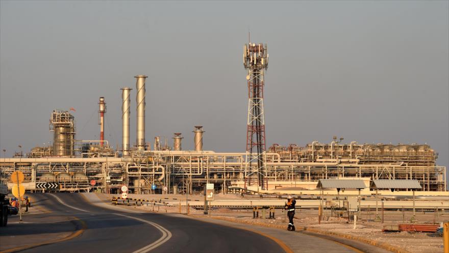 Arabia Saudí confirma ataque con misiles a su mayor petrolera